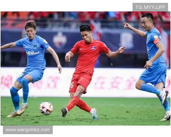 青岛西海岸鏖战再起强强对决掀起新一轮海岸足球风暴