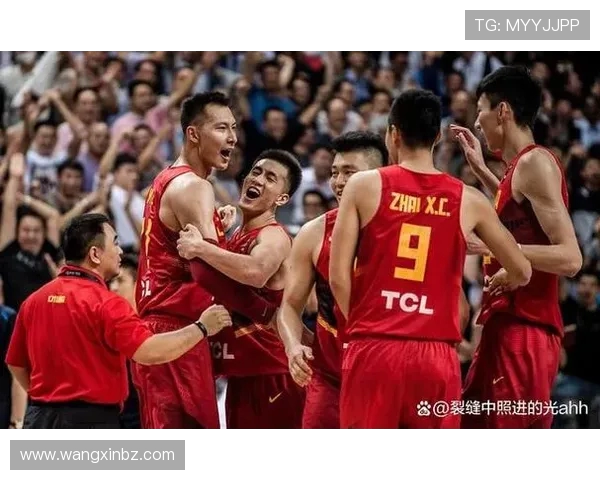 中国男篮迎战波兰队全力以赴争取胜利展现团队精神与拼搏决心